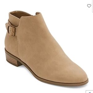 St John's Bay Sand Color Stacked Heel Booties Size 8.5 Womens